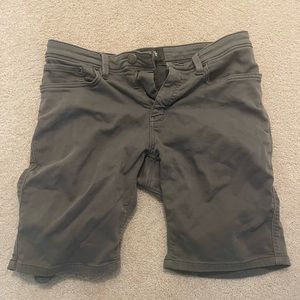 DU/ER 33 relaxed taper men’s no sweat short, green/gray